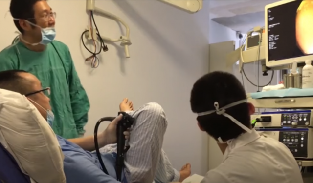 Sam sebi obavio kolonoskopiju da bi bolje razumeo pacijente